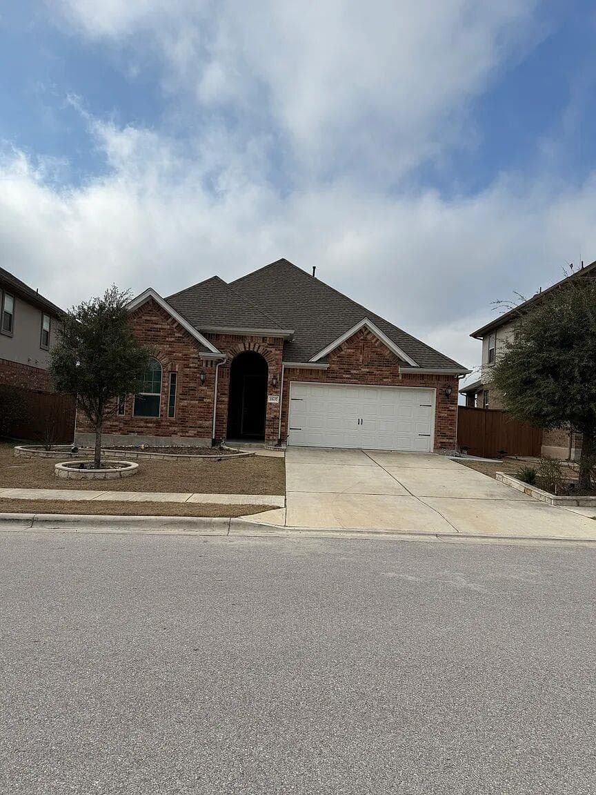 2637  Enza Dr