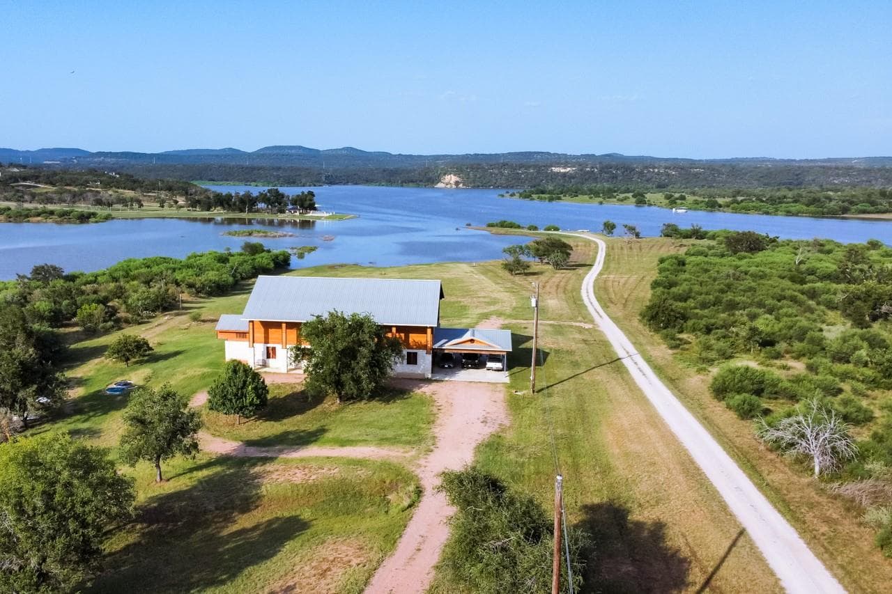 421 Chimney Cove Dr