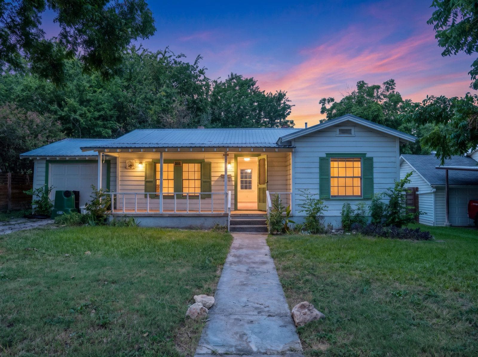 704 E Austin Ave