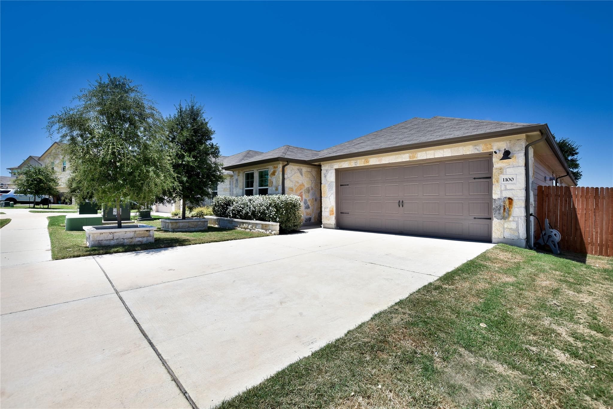 1100 View Dr