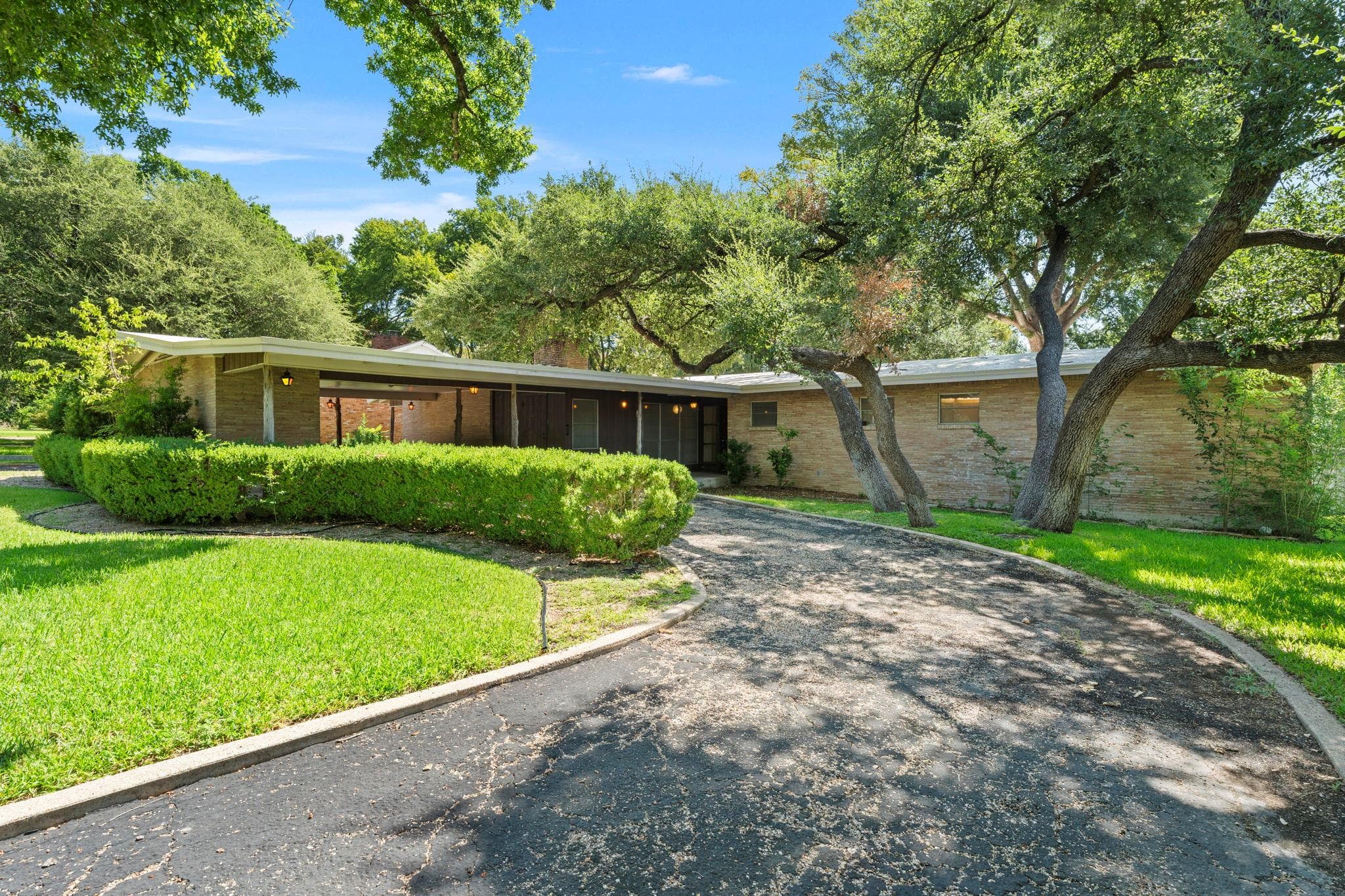 3101 El Camino Dr