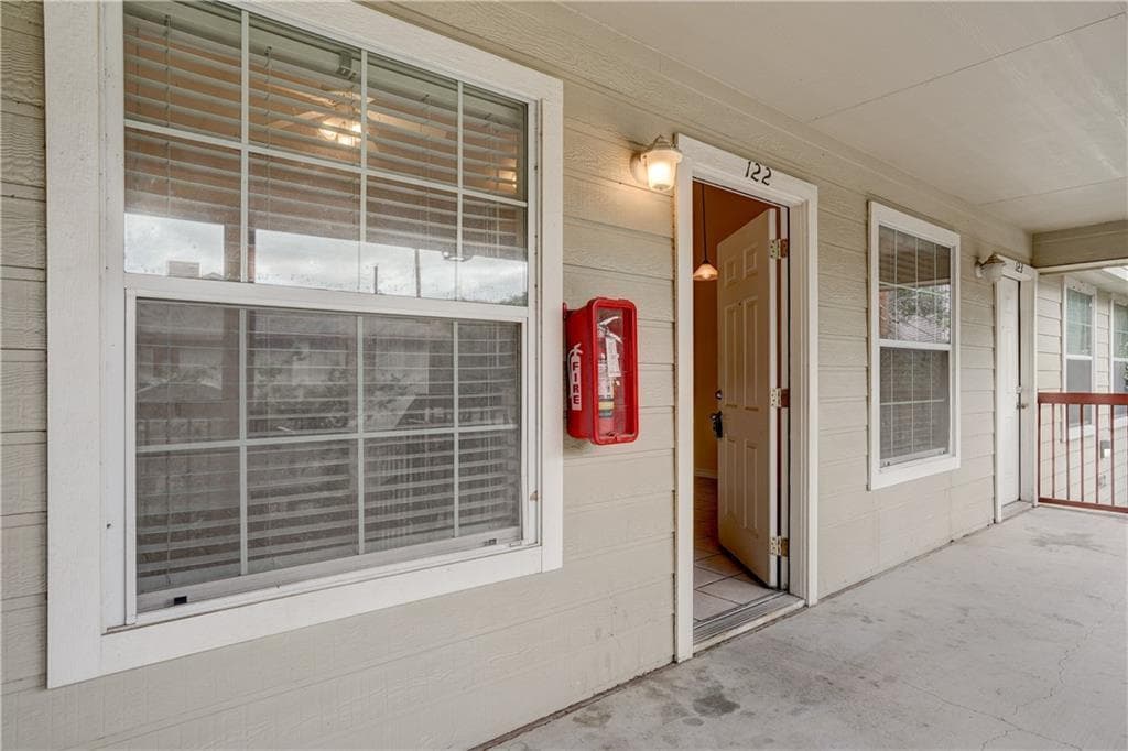 412  Burleson St  #122