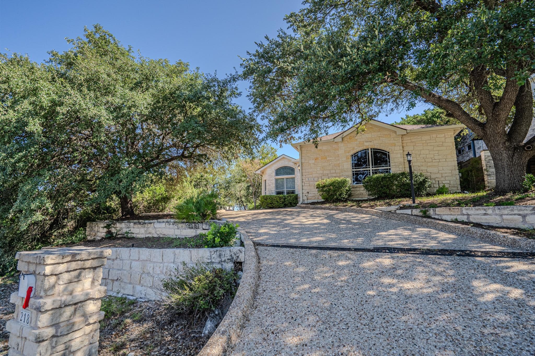 218  Hazeltine Dr