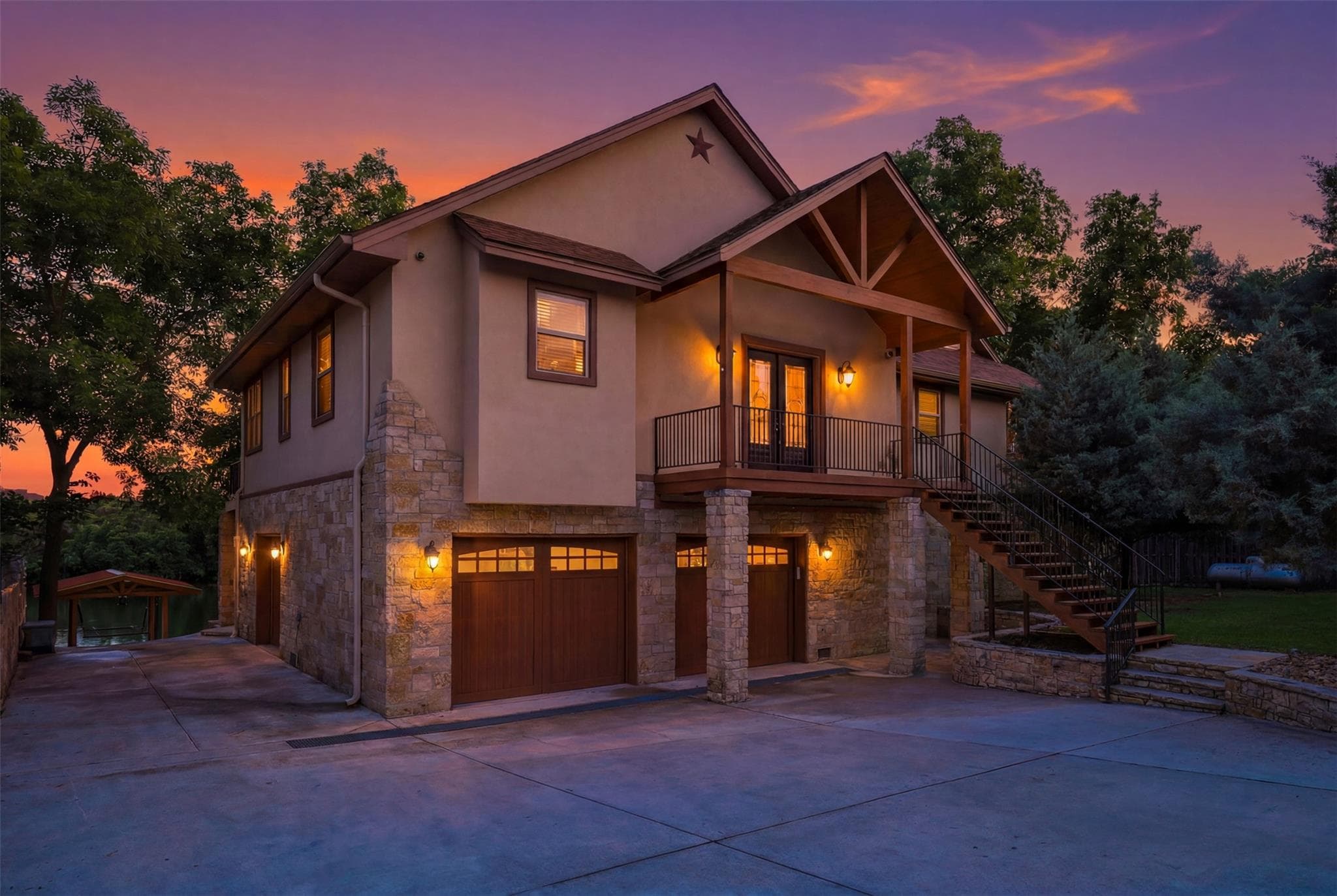 1200  Long Mountain Dr