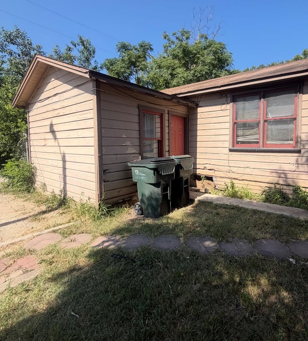 405 N Burleson St #B