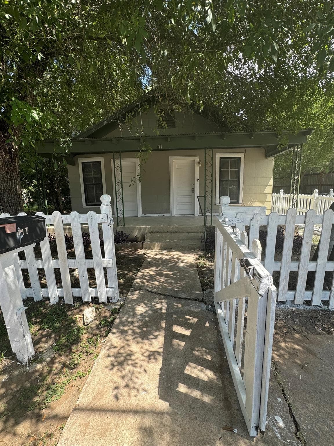 111 White Oak St