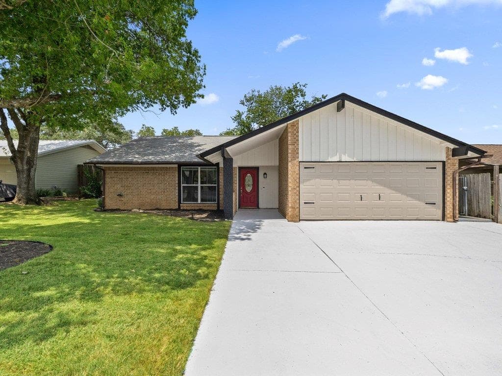 7004  Twisted Oaks Dr