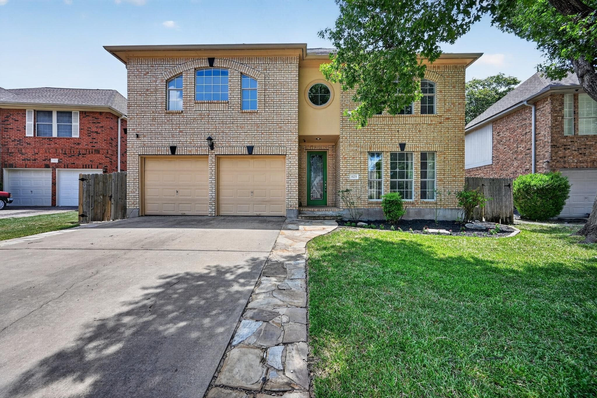 1123  Oaklands Dr