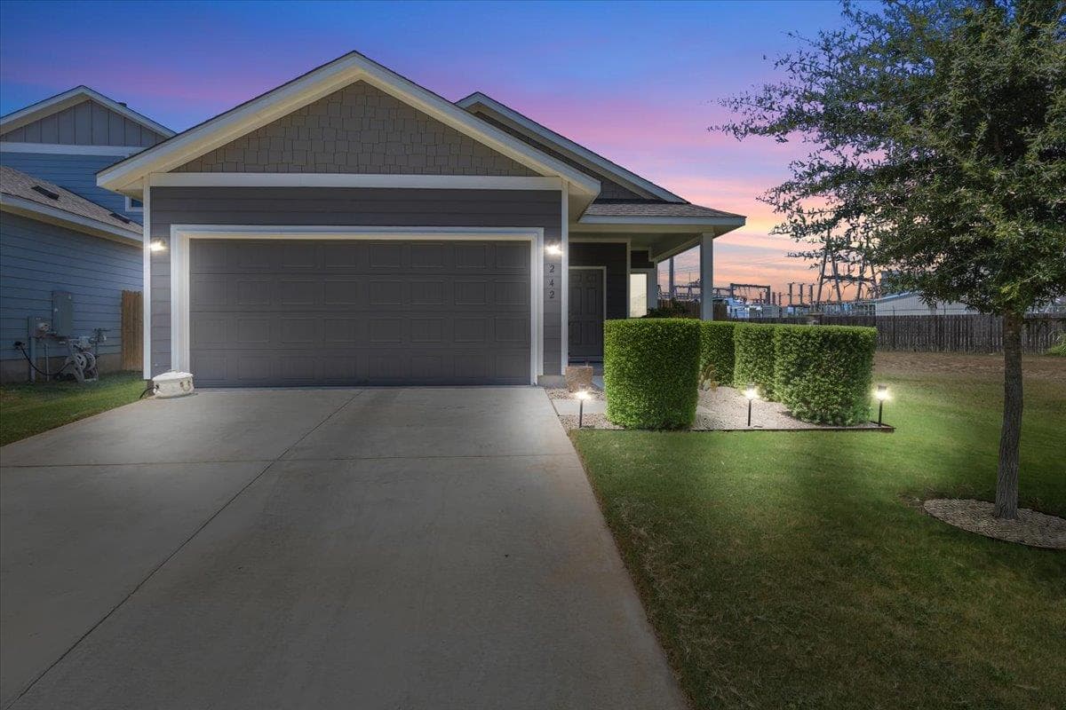 242 Trailside Ln