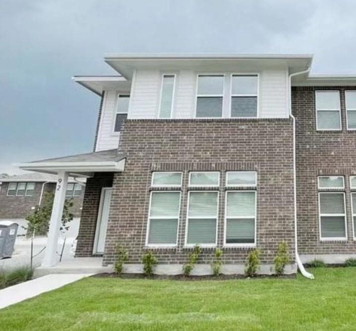 605 W South St #92
