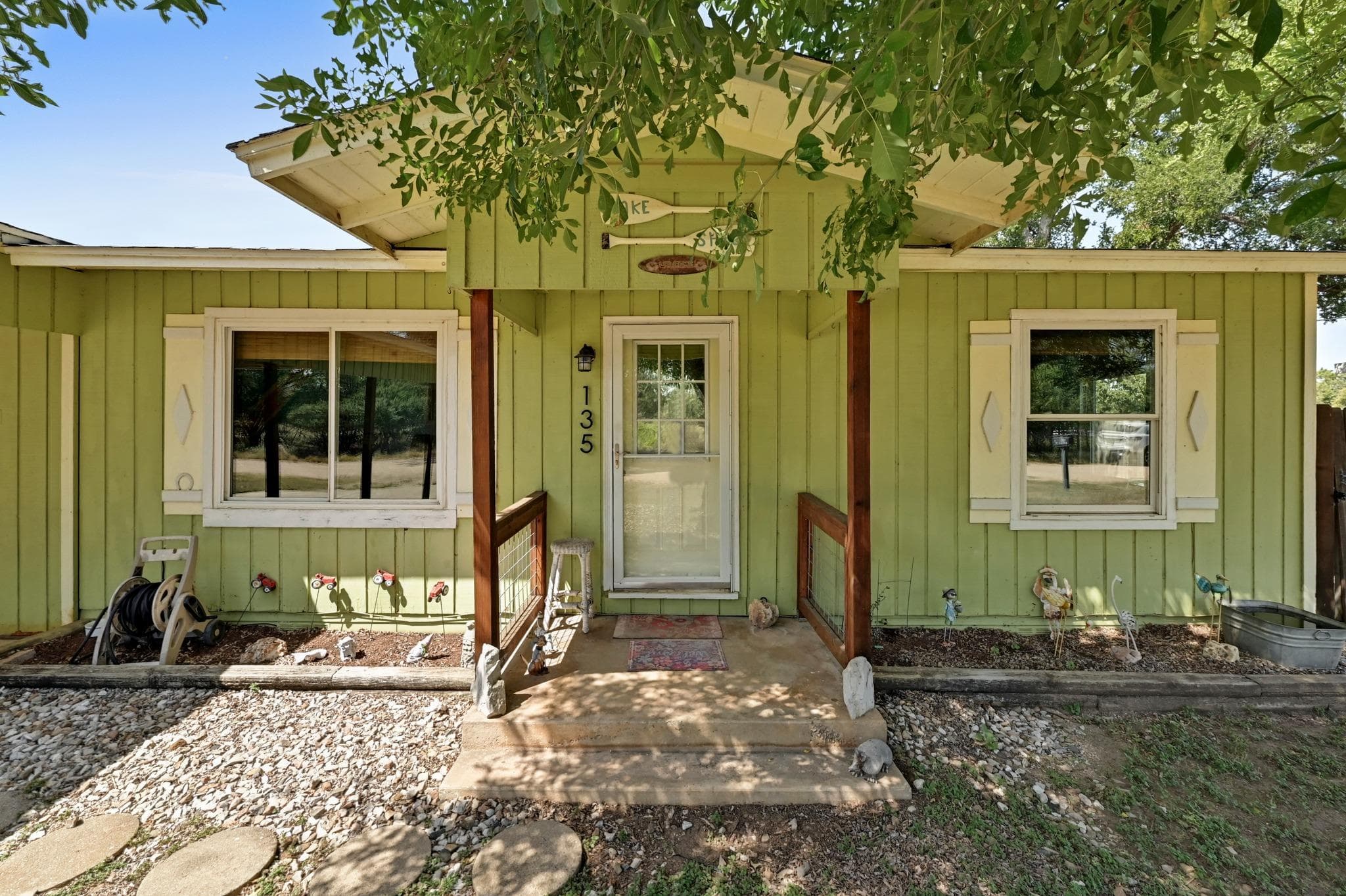 135 E Hickory Dr