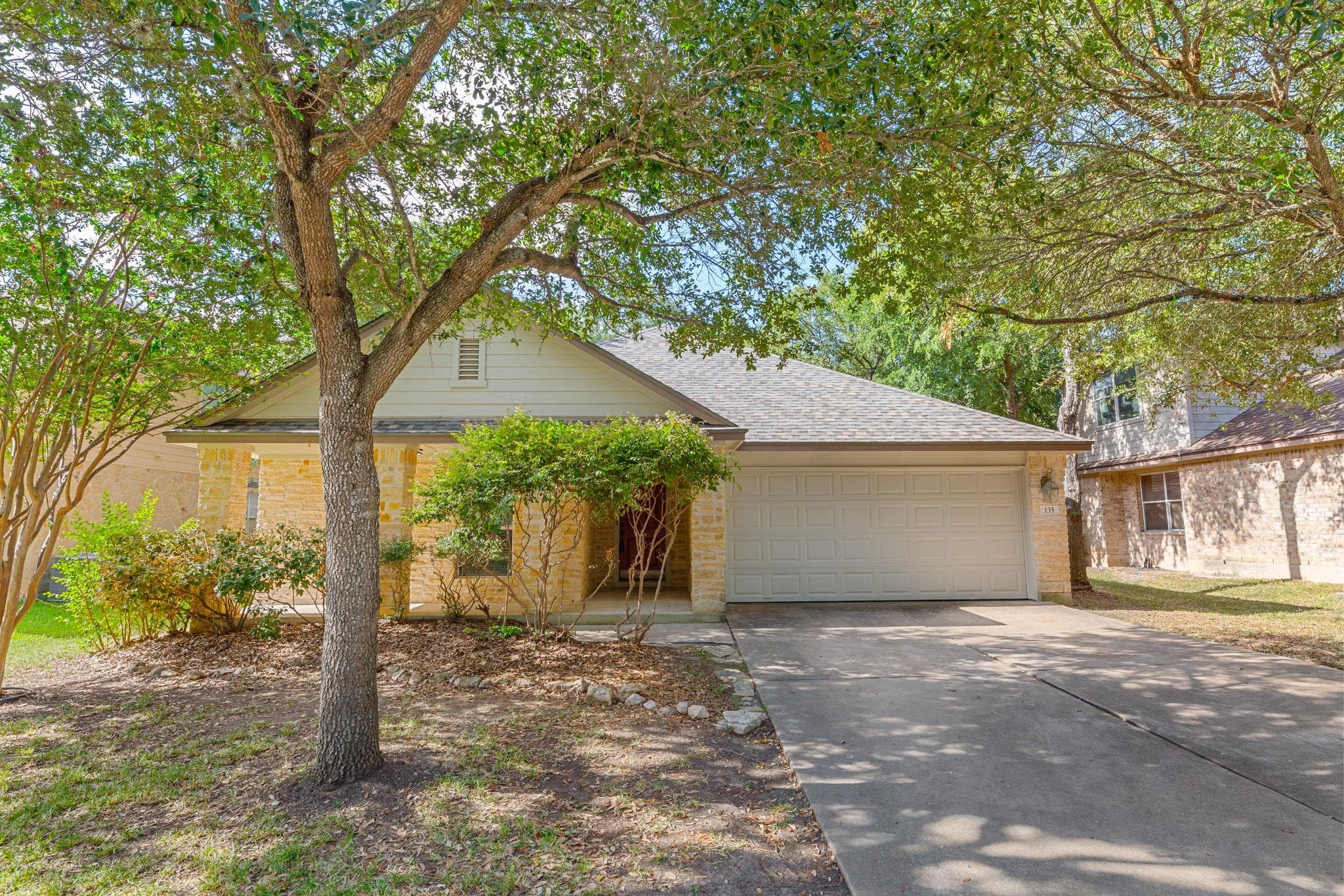 135 LEAR Ave
