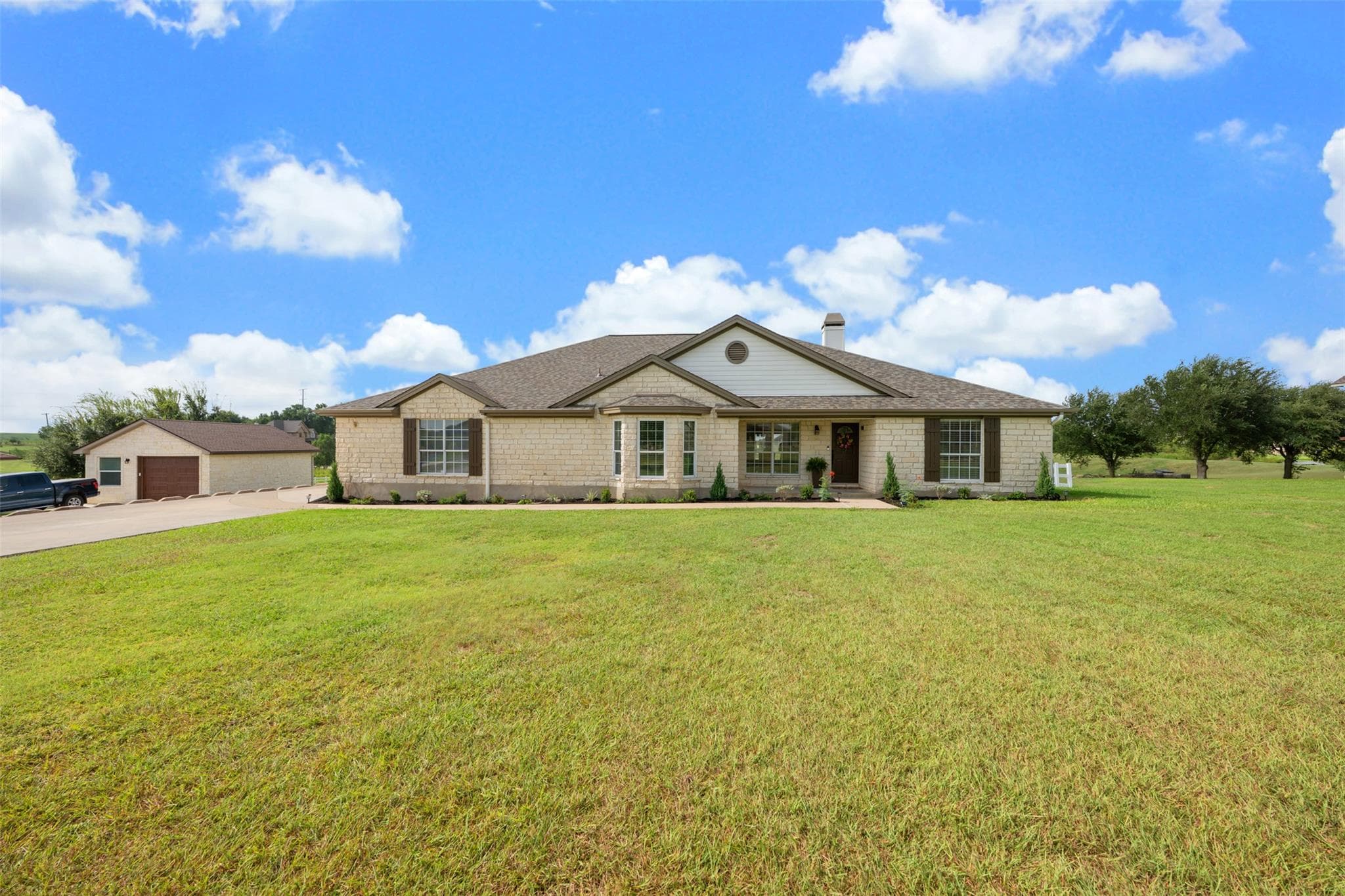 111 Lookout Cir