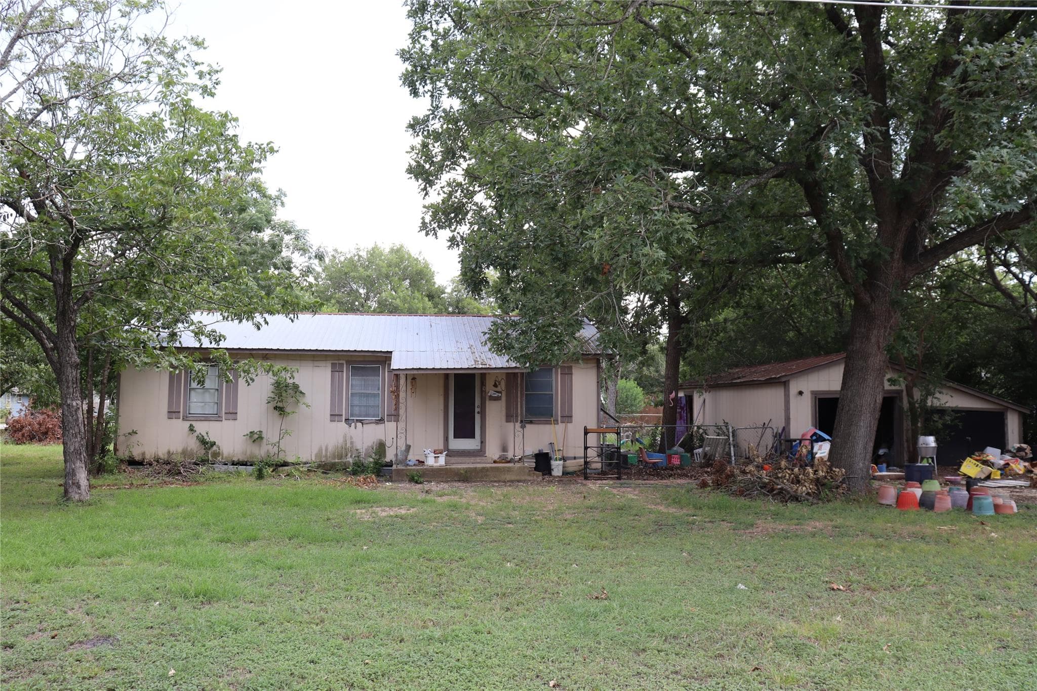 706 W Live Oak St