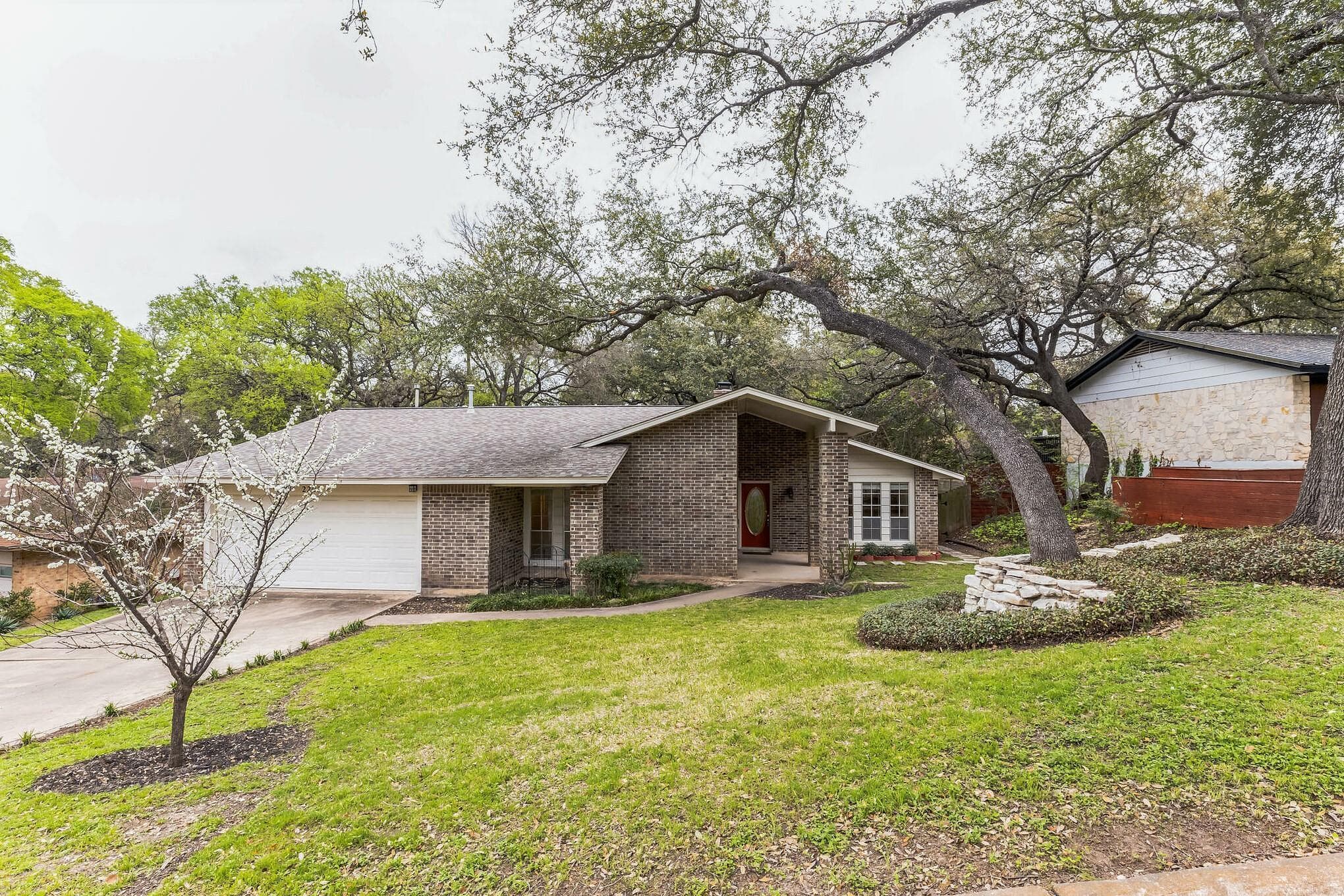 2203  Farnswood Cir