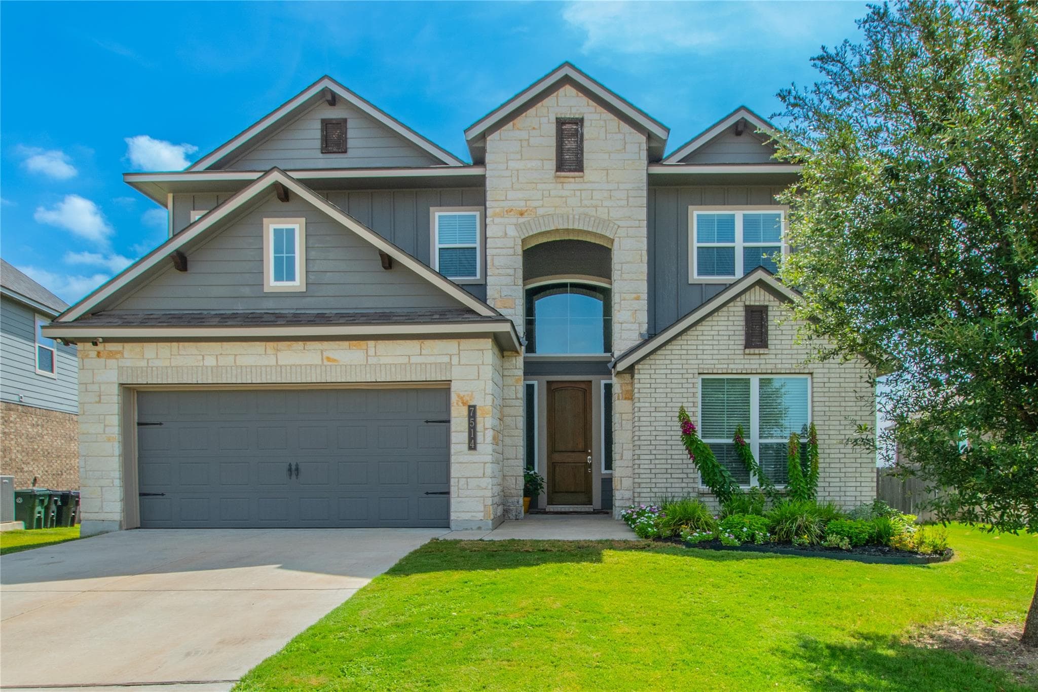 7514 Broadmoor Cv