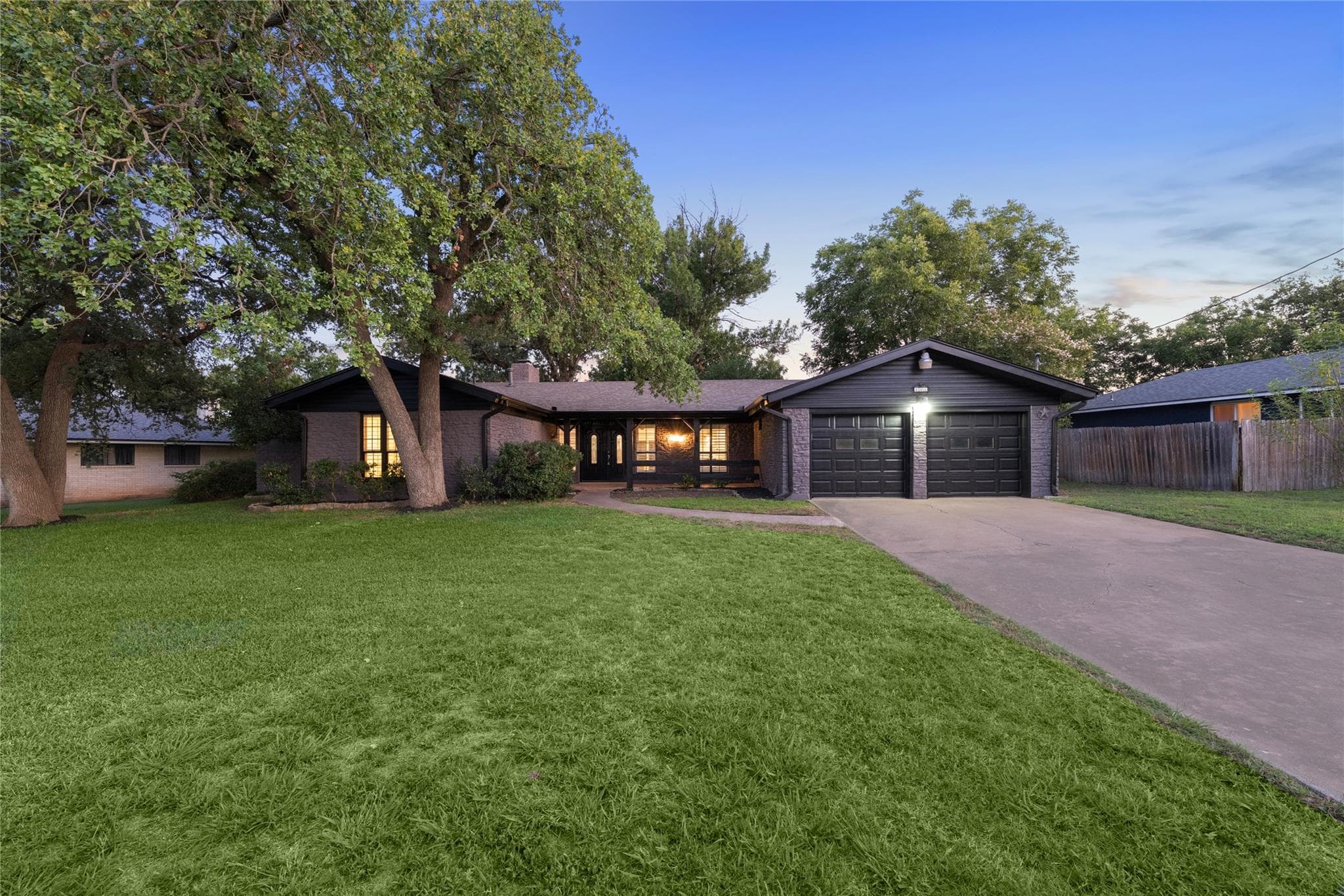 605  Meadowbrook Dr