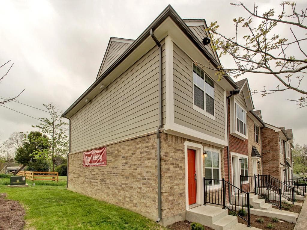 202 S College St #14