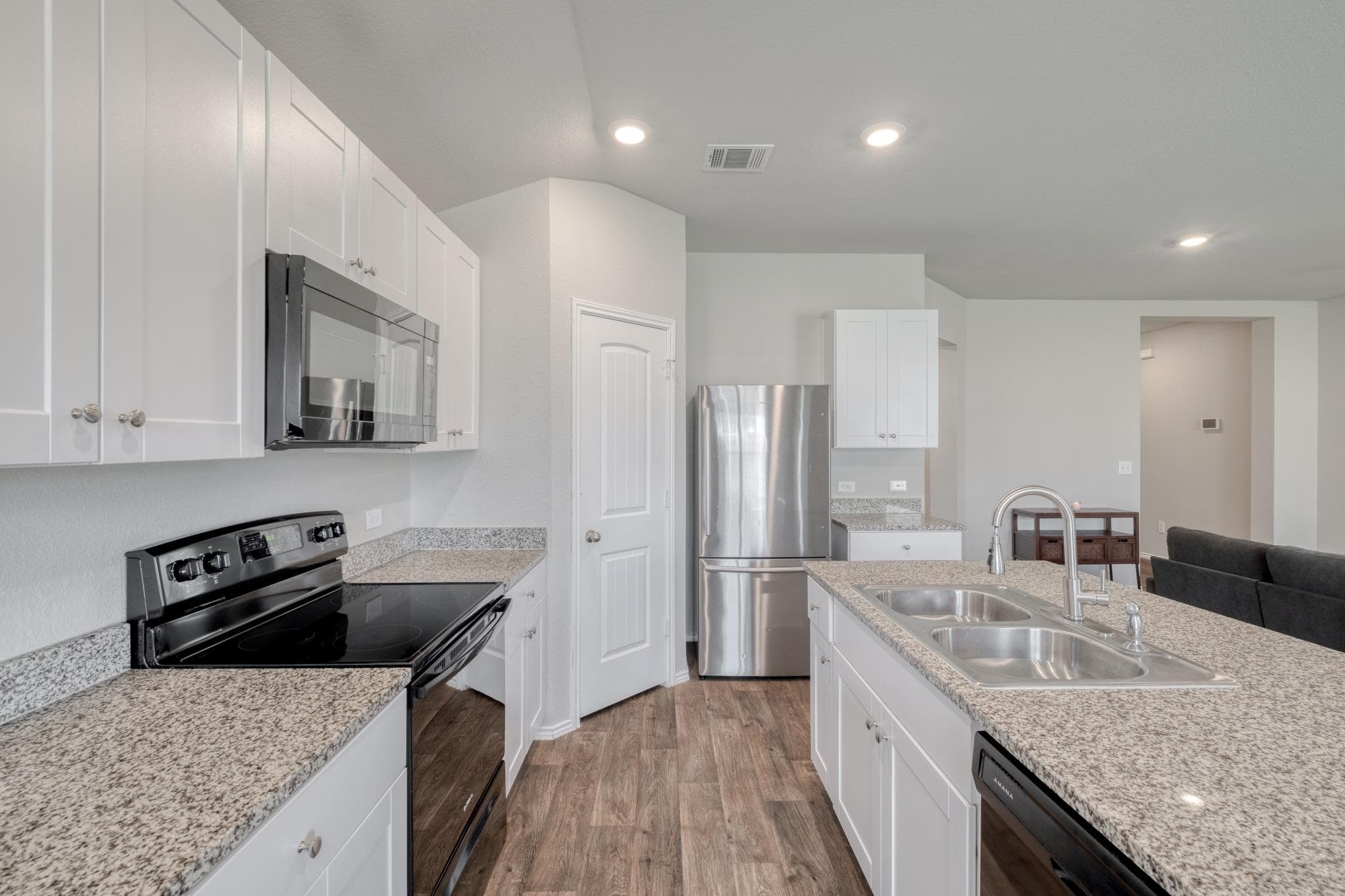 5712 Xene Dr