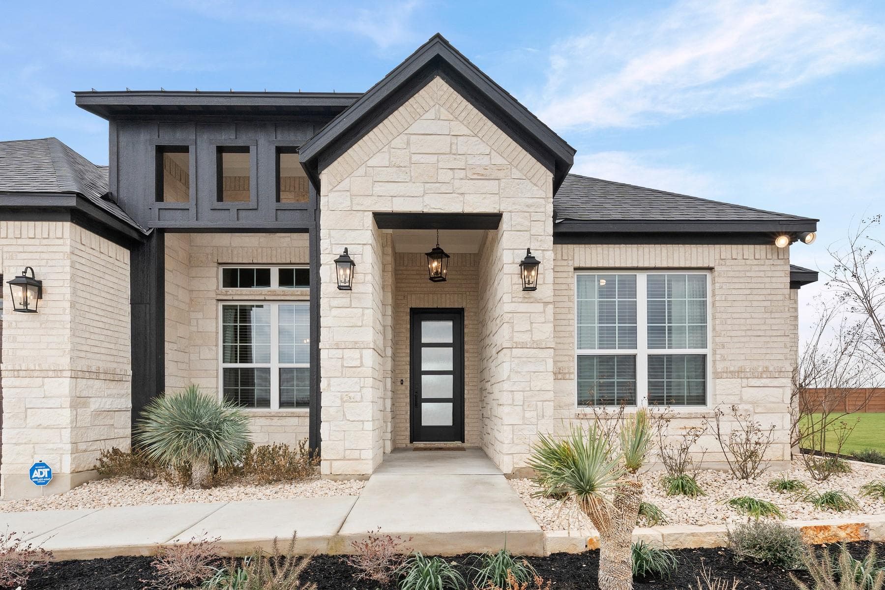 313 E Luna Blue Ln