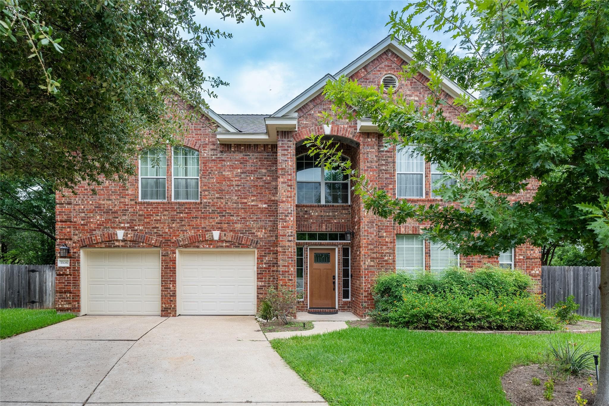 1106  Camden Cv
