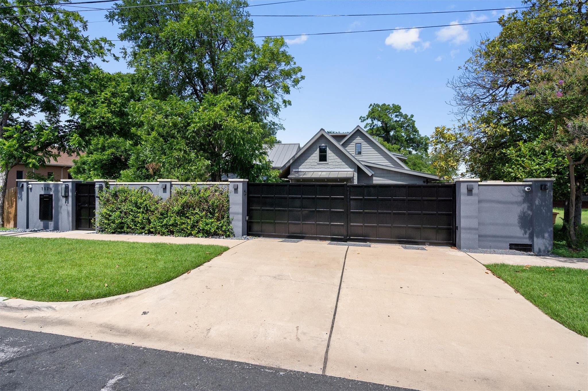 1175 San Bernard St