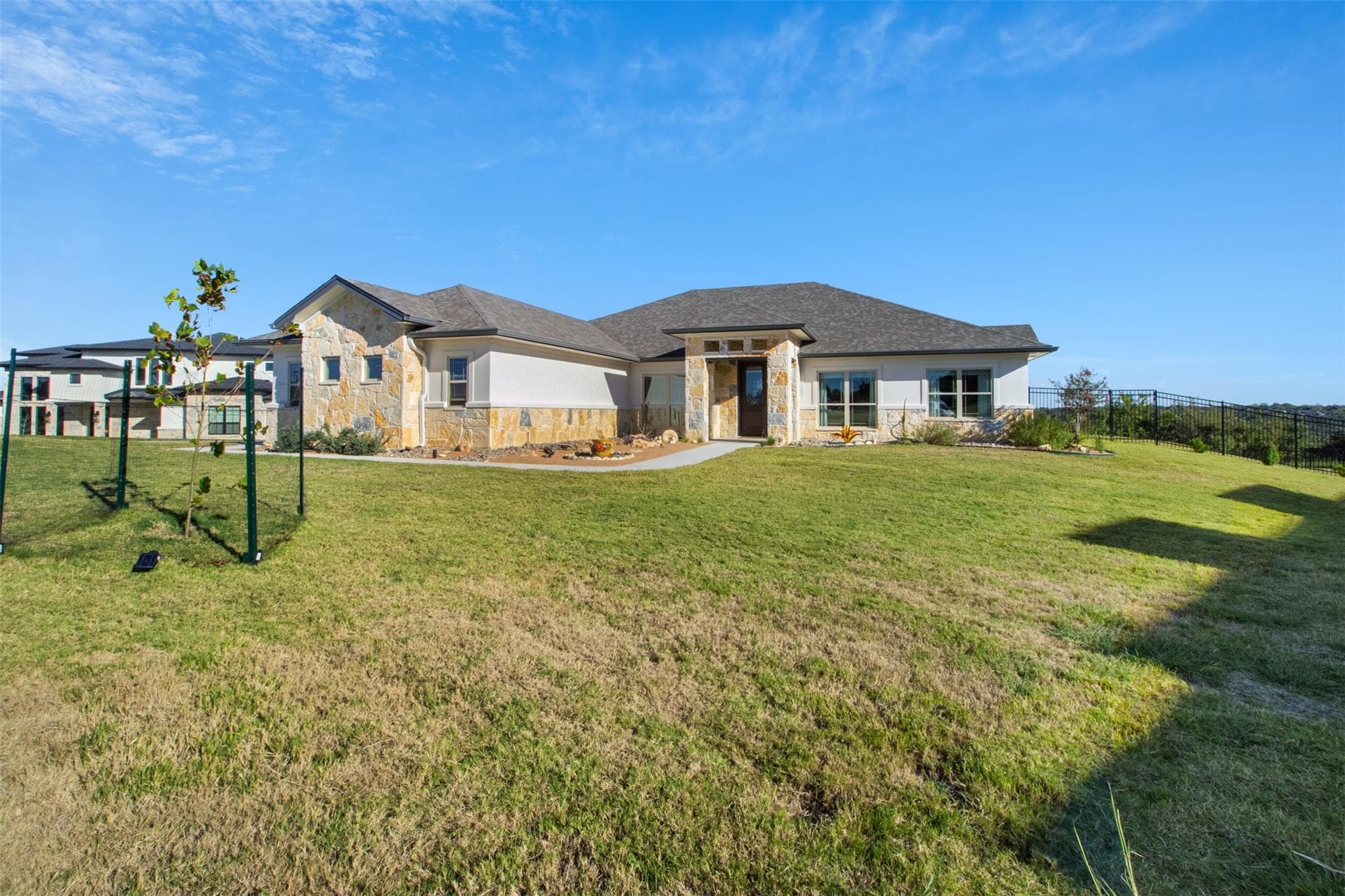 2708  Sun Point Cir