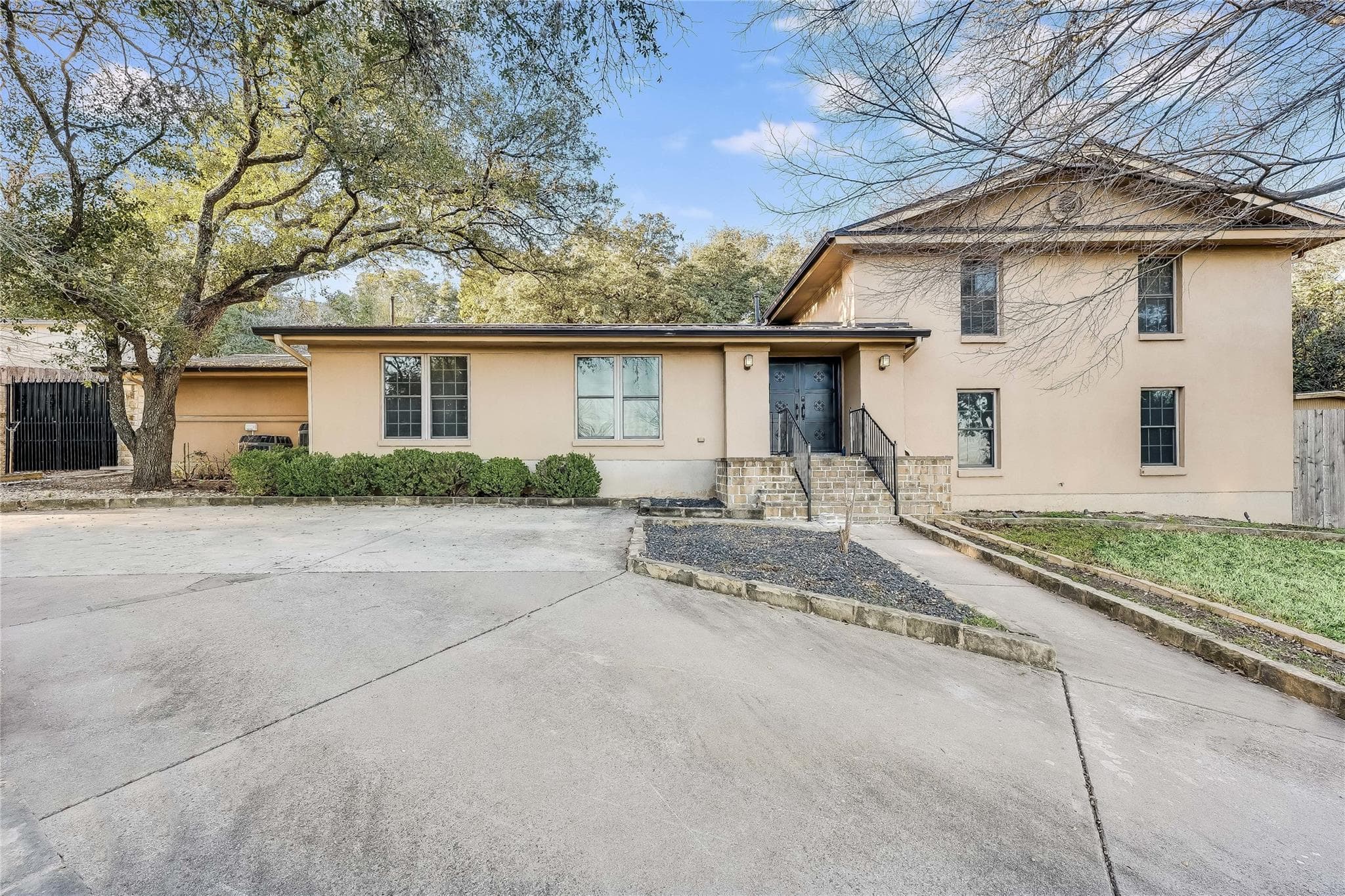 4900 Balcones Dr