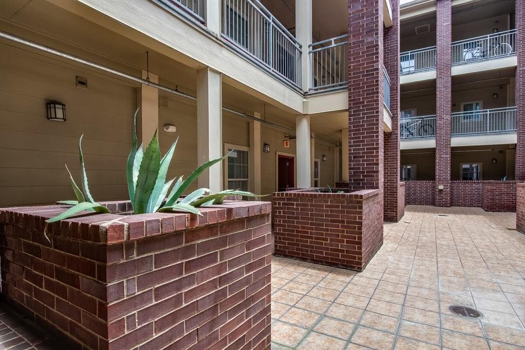 1023 W 24th St #904