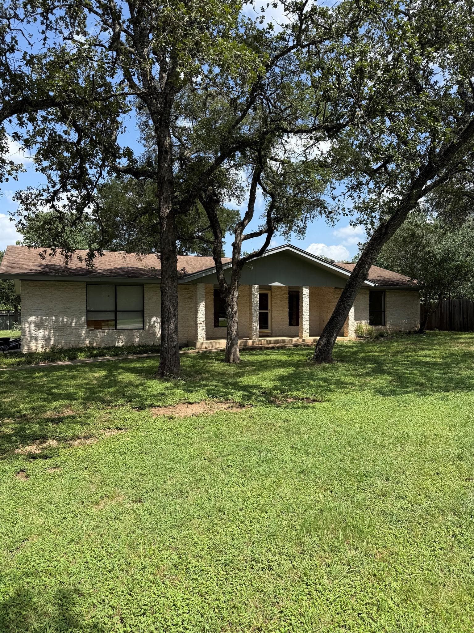 1009 Swallow Dr