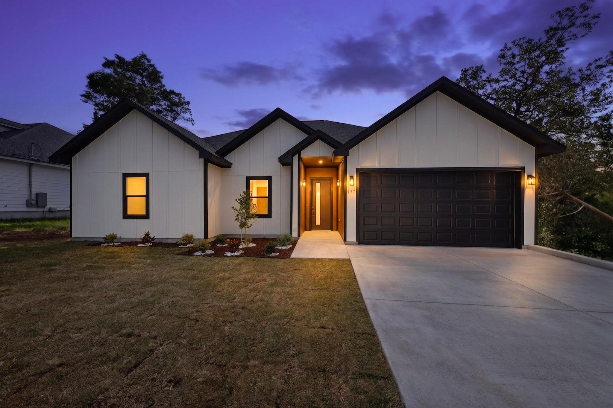 137 N Pohakea Dr