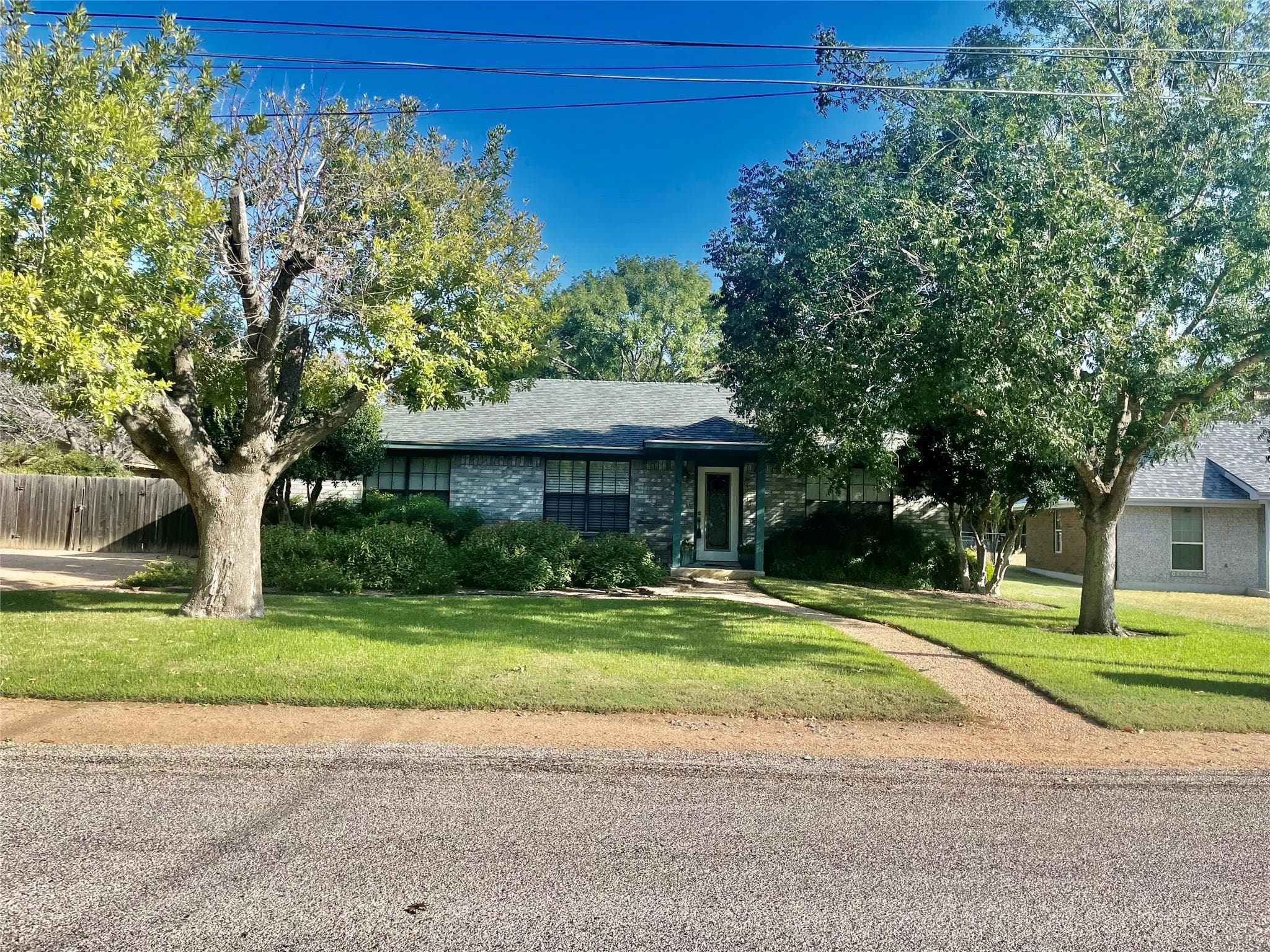 1113  Hackberry Dr