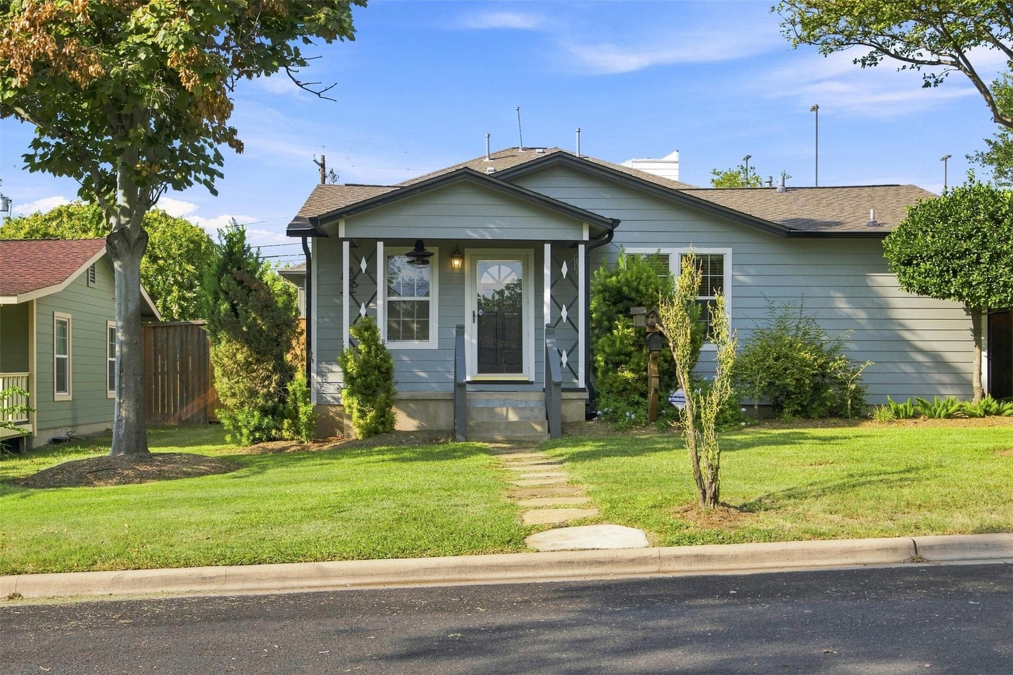 100 W 55th 1/2 St #A