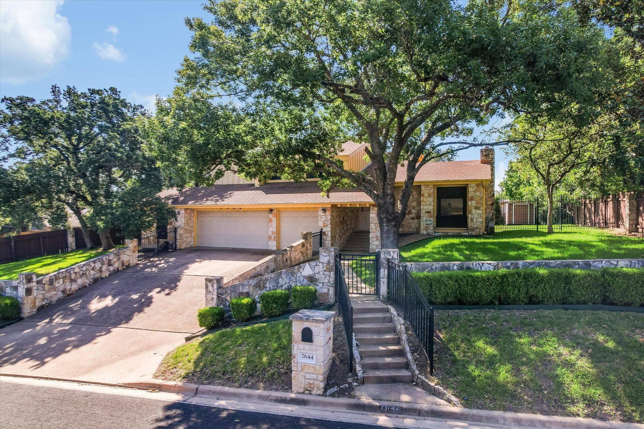 7644 PARKVIEW Cir