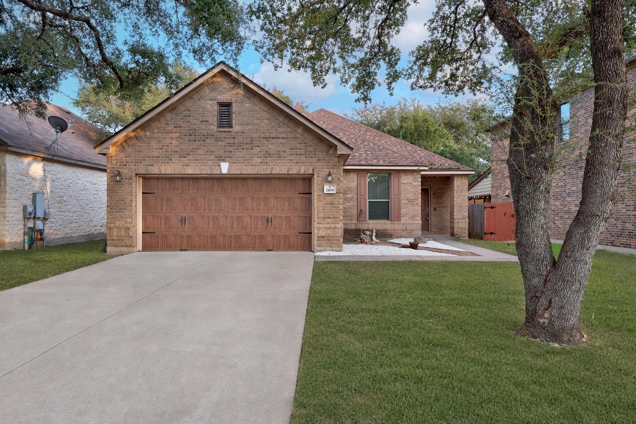 2108  Golden Arrow Ave