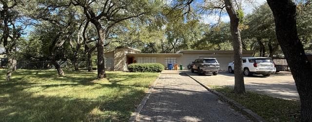 12719 Dakota Ln