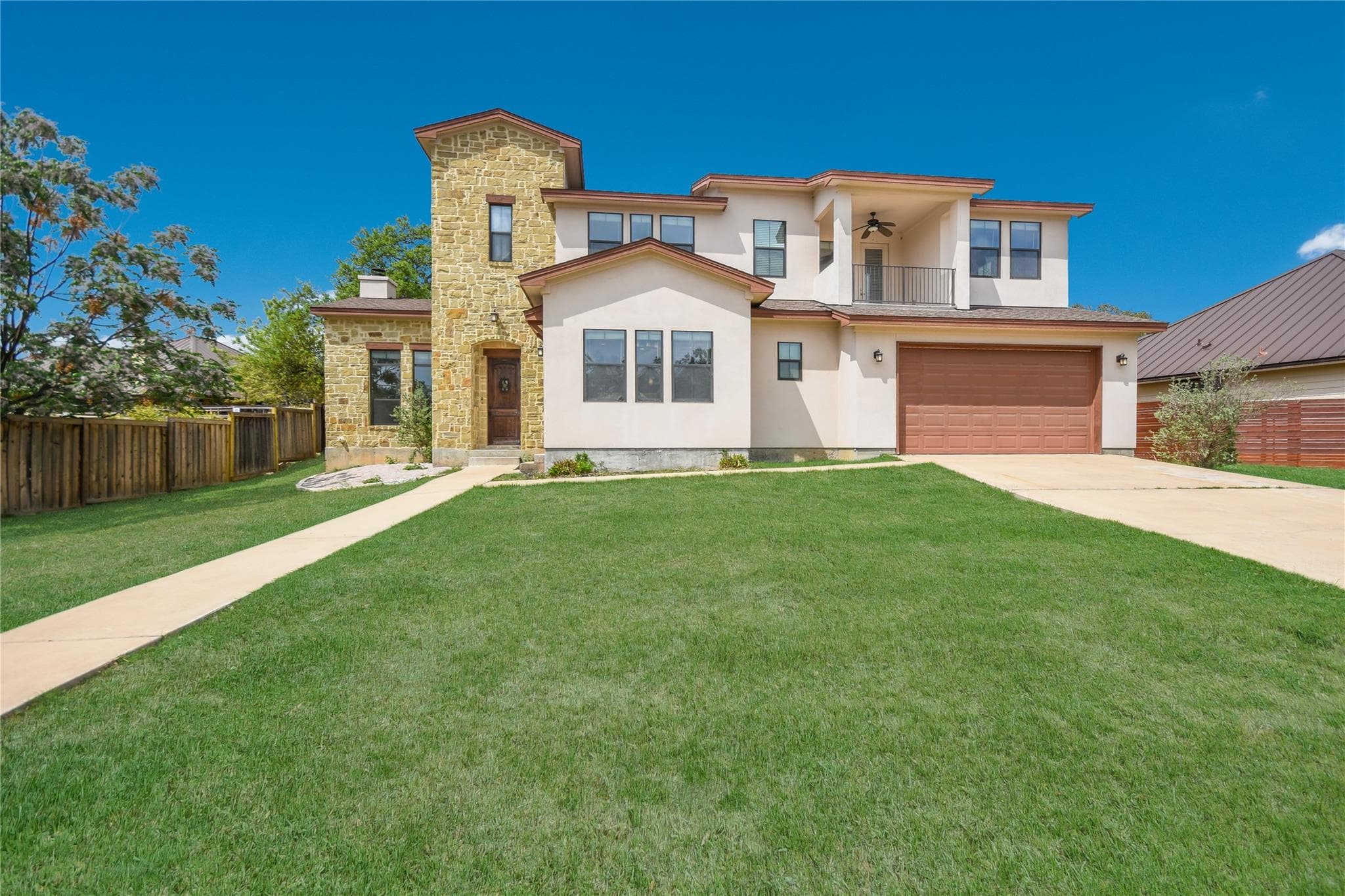 18400 Lakepoint Cv