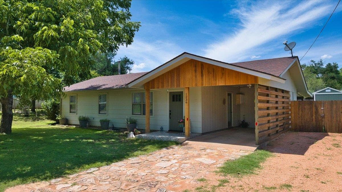 1236  Martin St