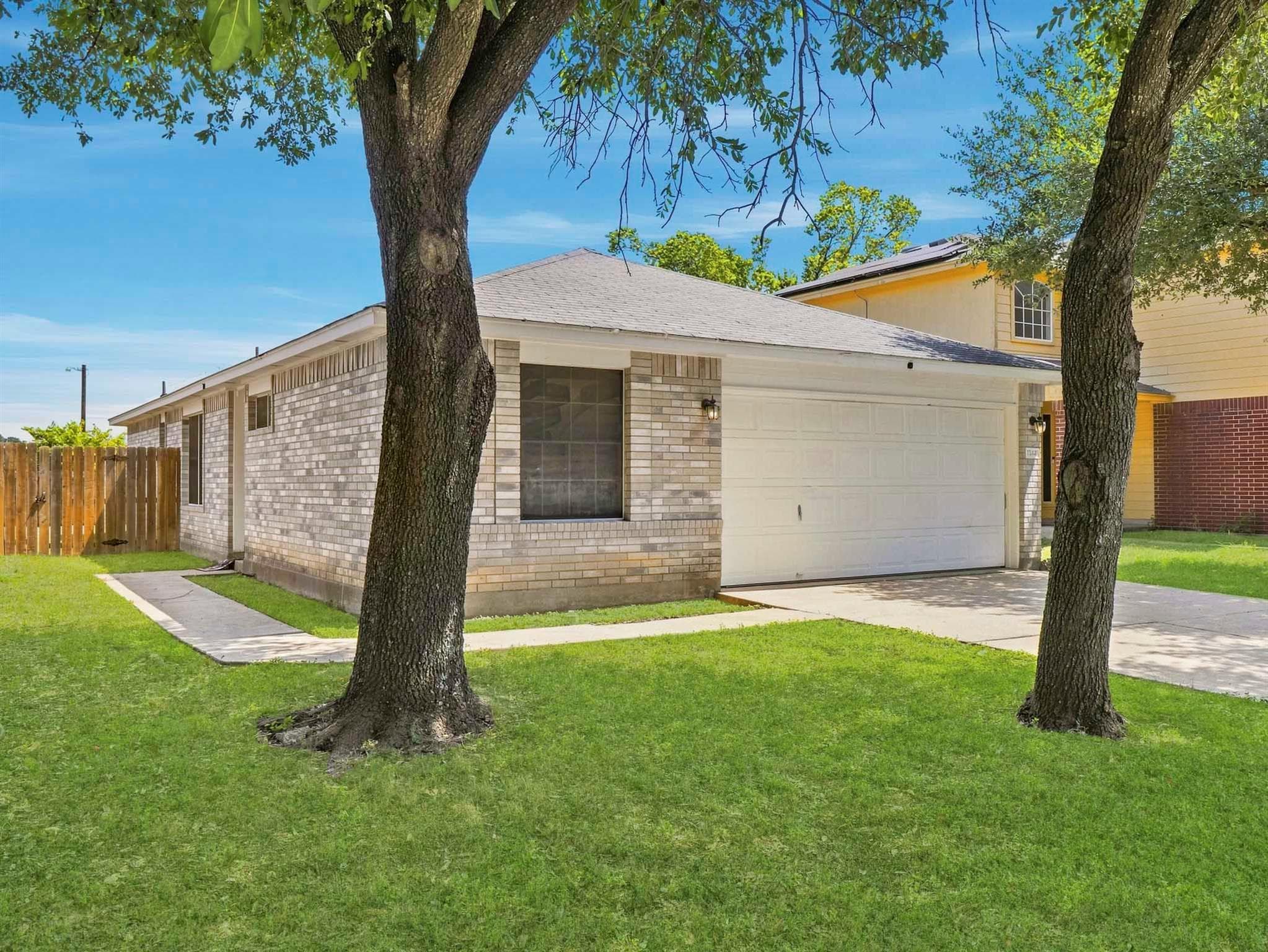 1144 Miss Kimberlys Ln