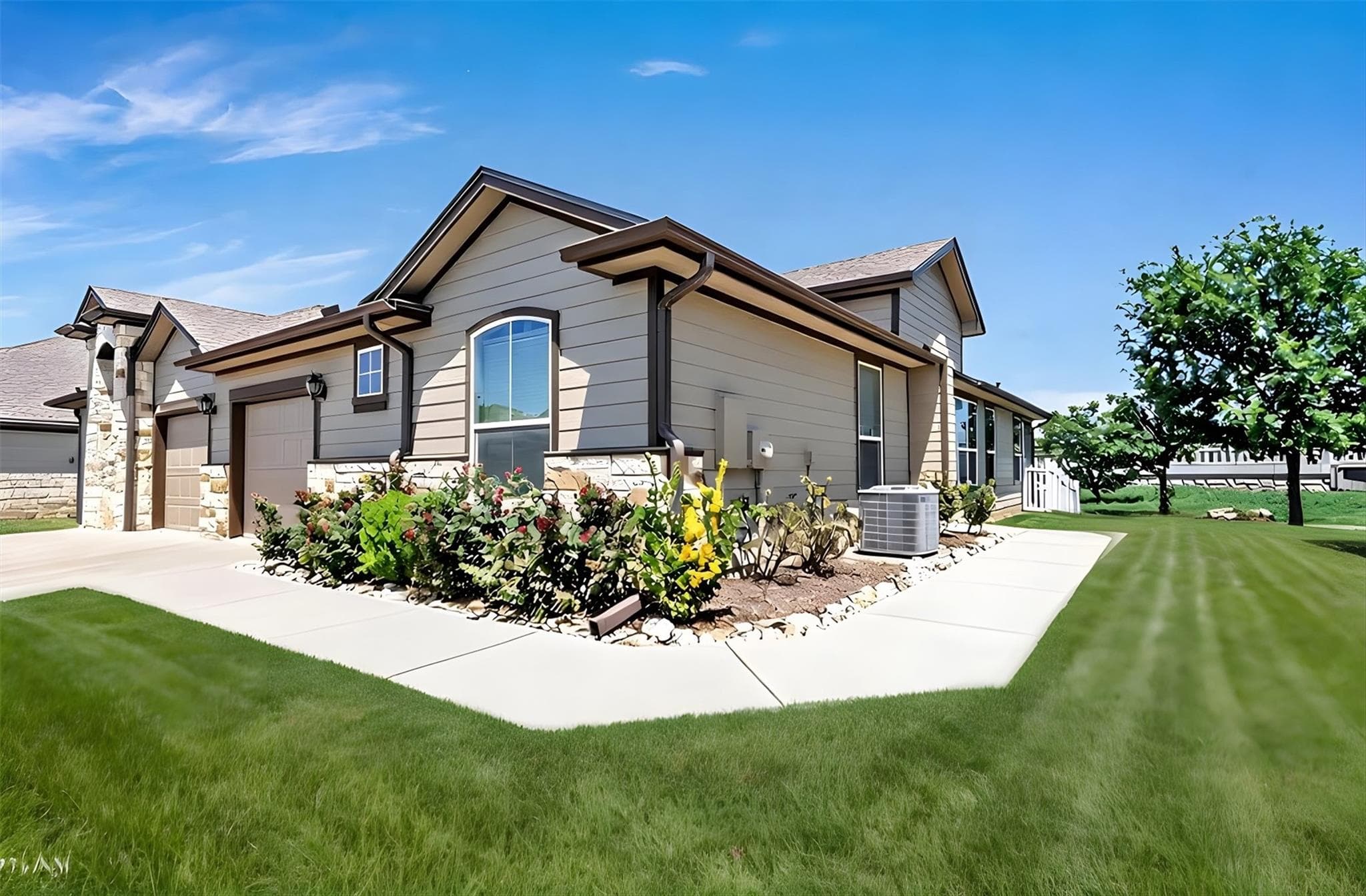 711 Rolling Oak Dr #123