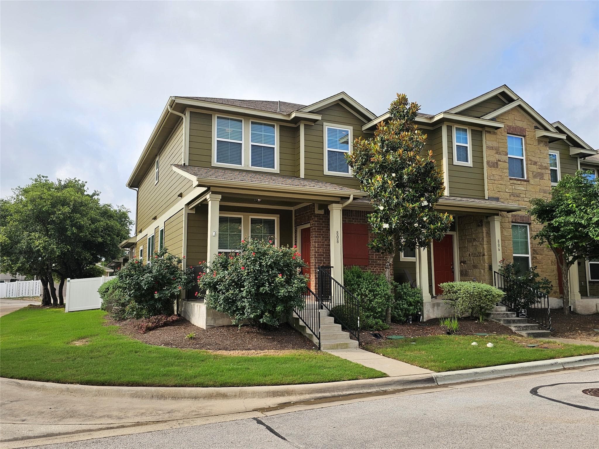 808 Lost Pines Ln