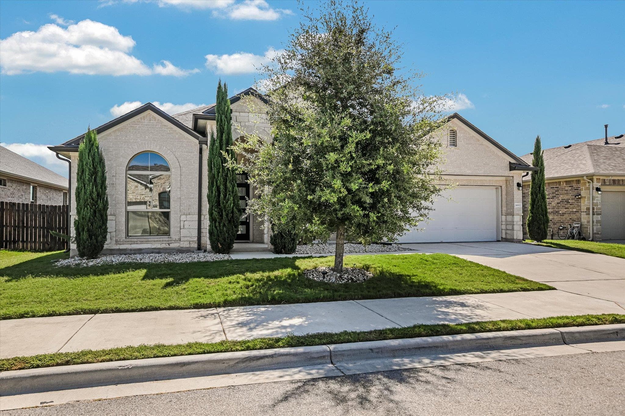 16932  Aventura Ave