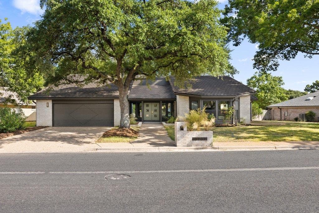 10707  Pinehurst Dr