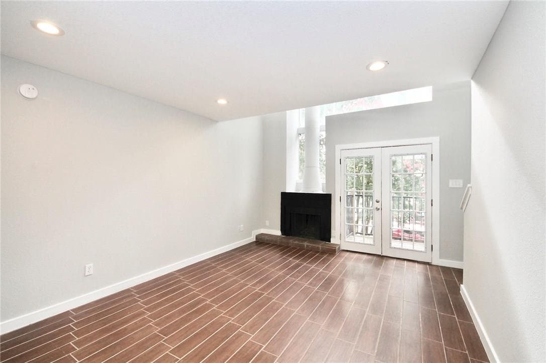 1600 West Ave #24