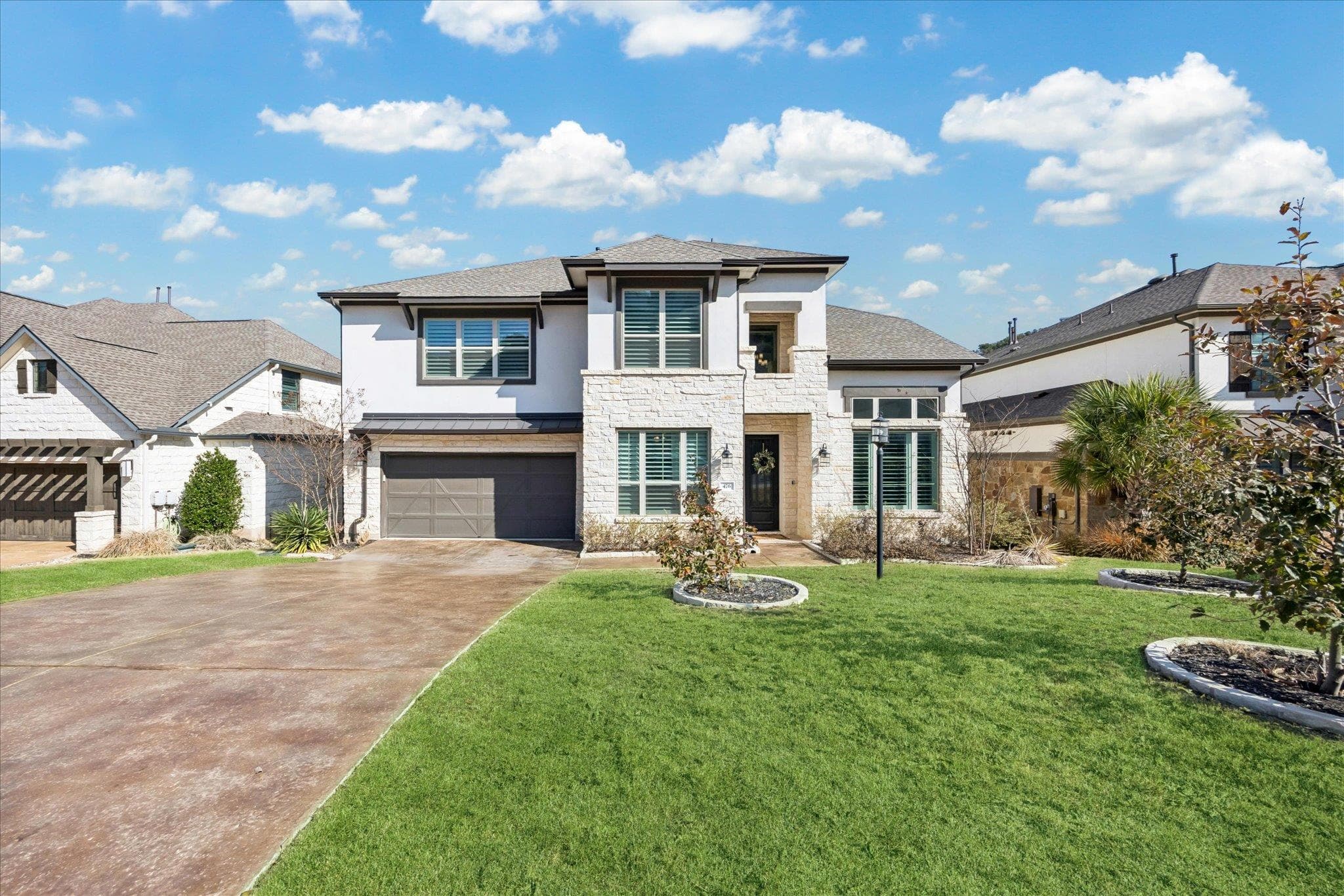 476  Anfield Cir