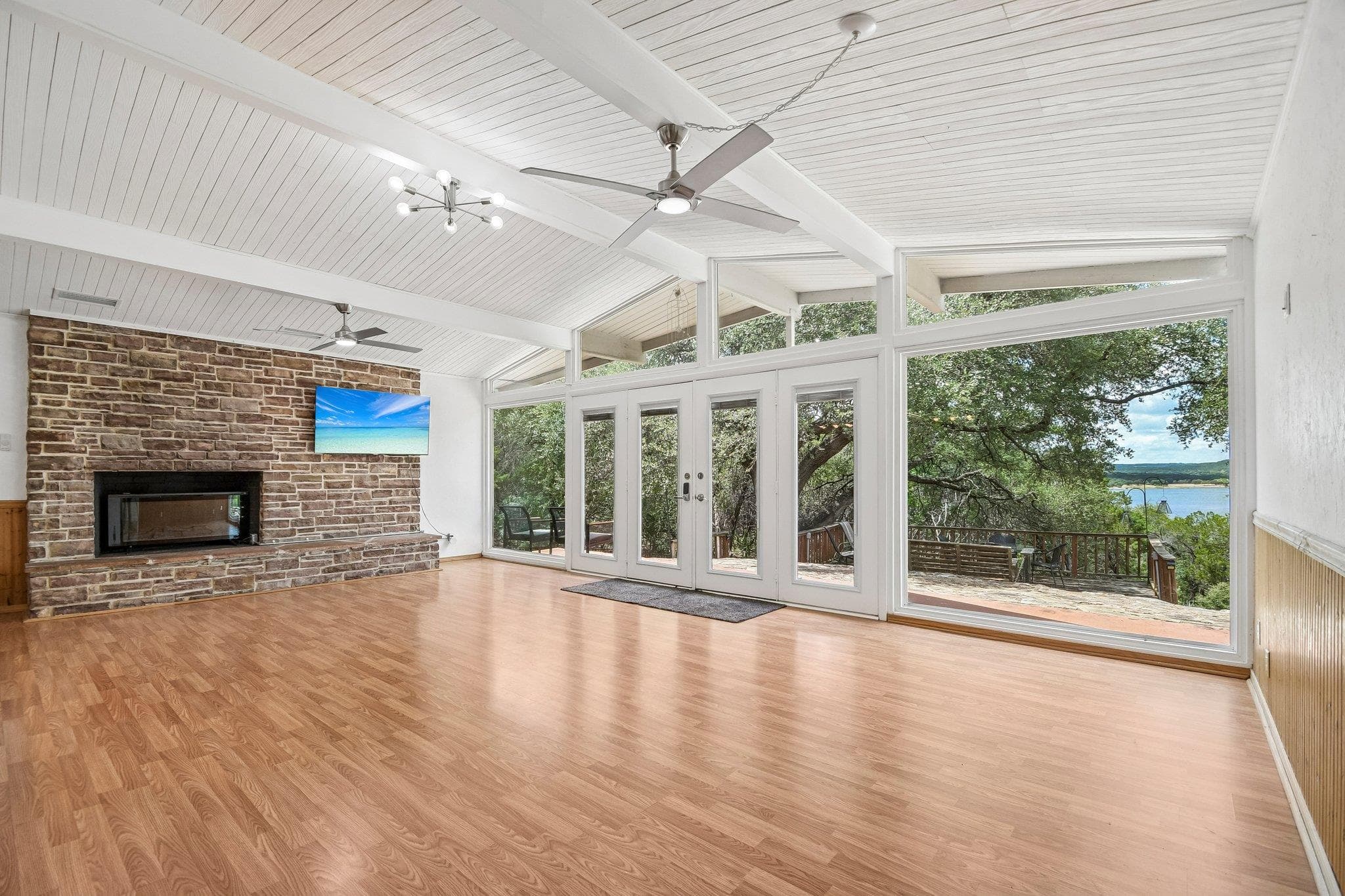 21103 Dawn Dr