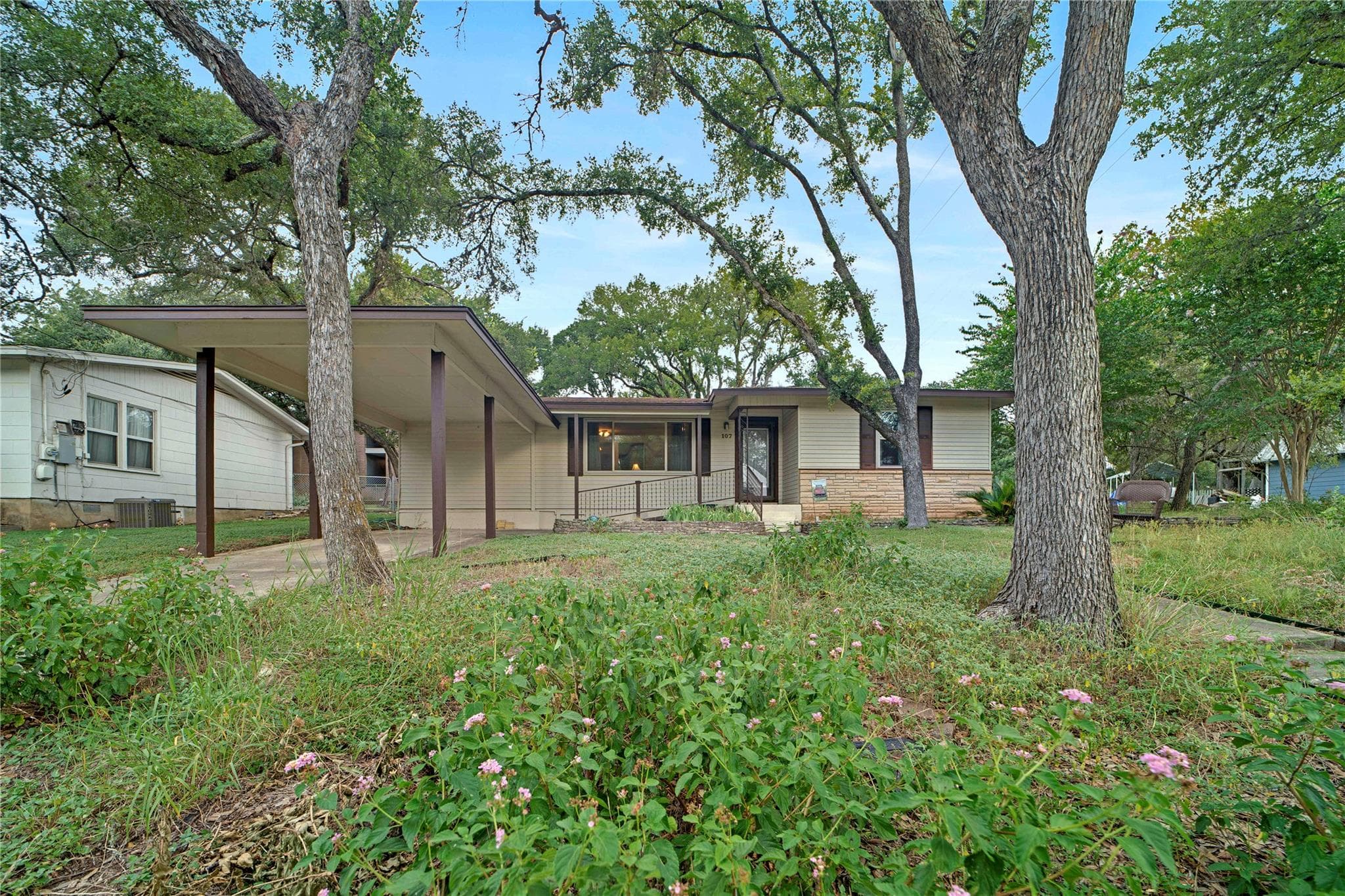 107  Mandalay Ln