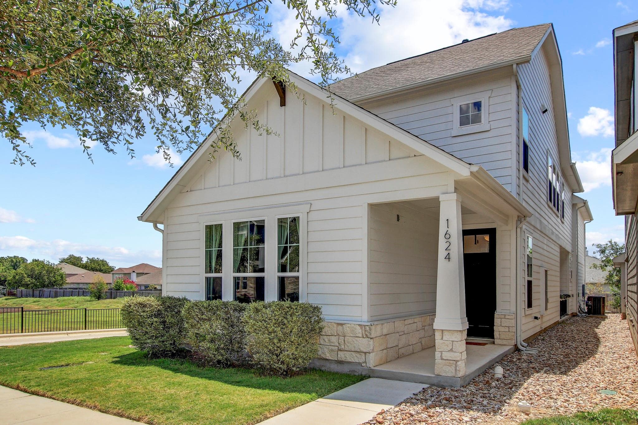 1624 Coral Sunrise Trl