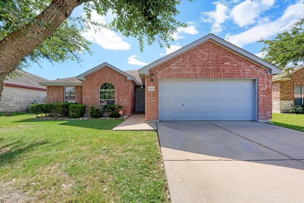 1203 Tricia Cv