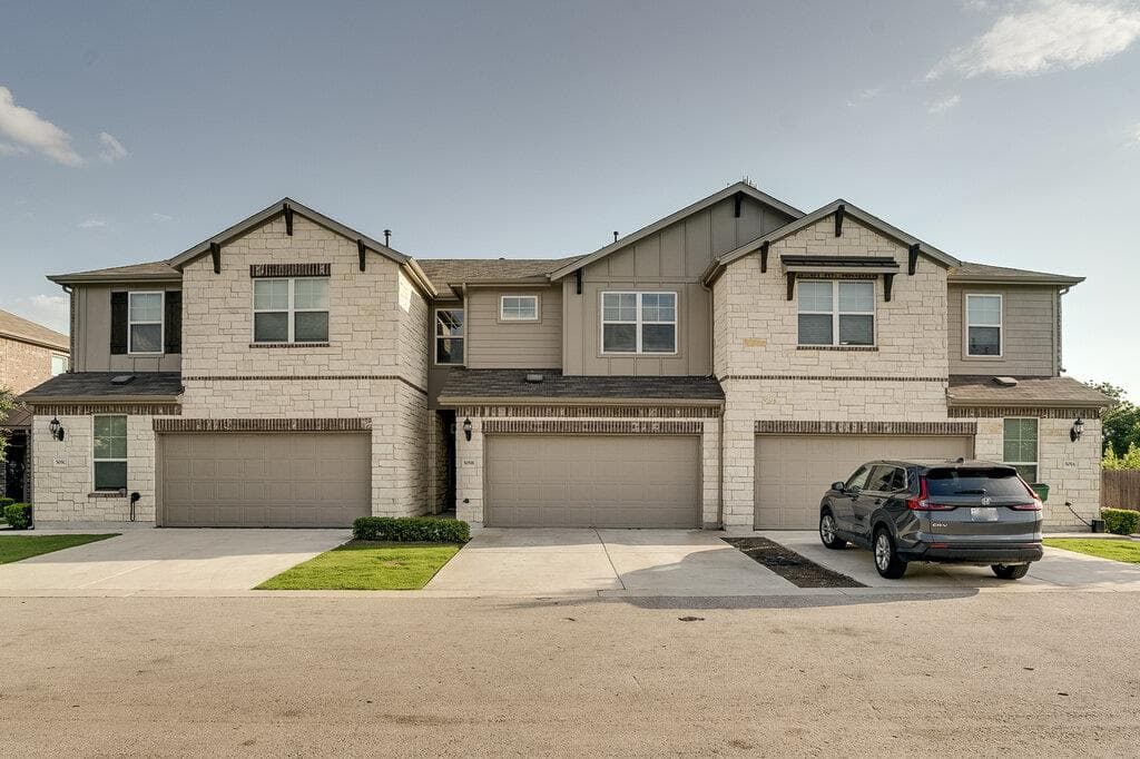 505  Pearly Eye Dr  #B
